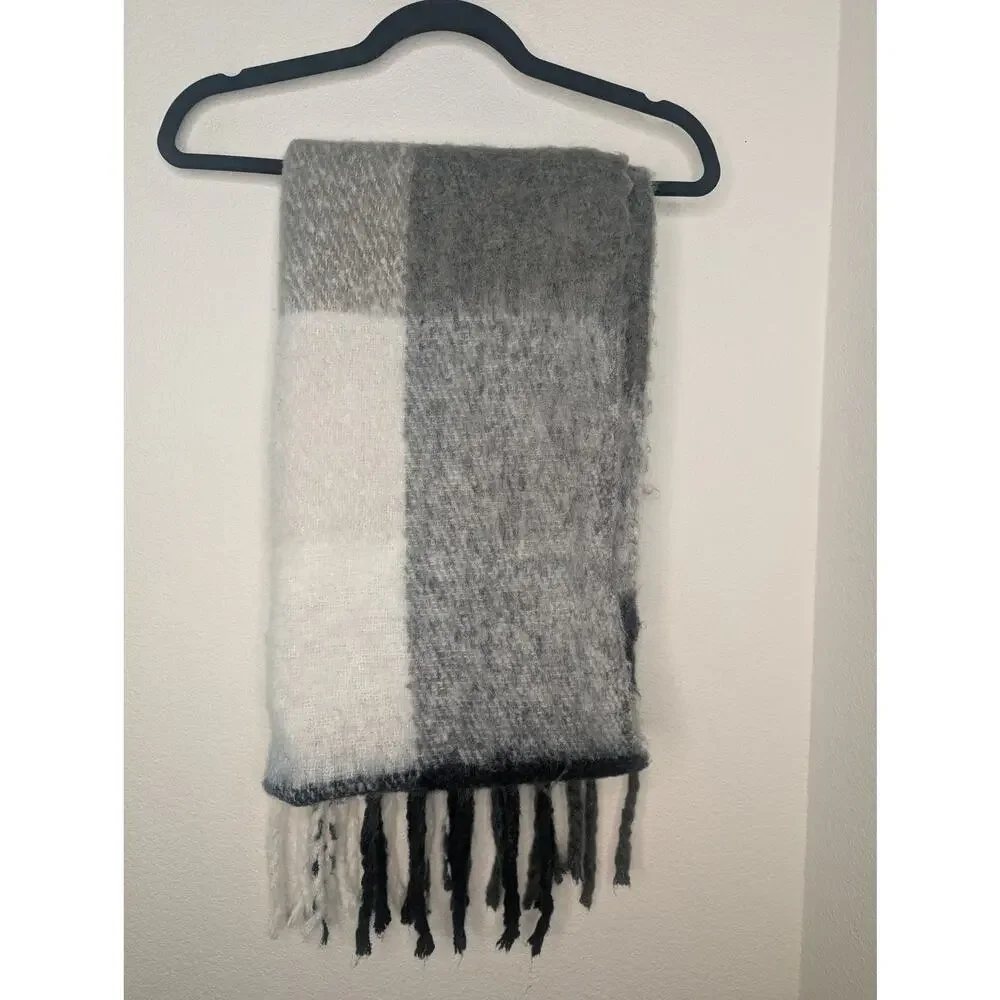 Steve Madden Unisex Chunky Checkered Scarf OS Soft Cottagecore Winter Tassels
